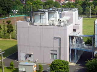 写真：第2特殊実習棟外観の写真