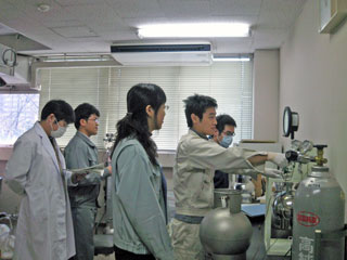 写真：大気分析研修（Ａコース）の様子