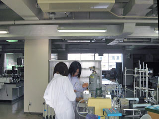 写真：水質分析研修（Ｃコース）コースの様子1