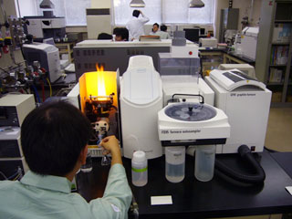 写真：原子吸光分析装置（ＡＡＳ）の写真